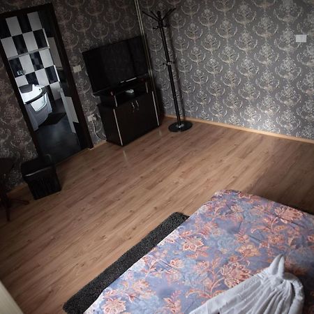 Casa Robi Hotel Pestisani Buitenkant foto
