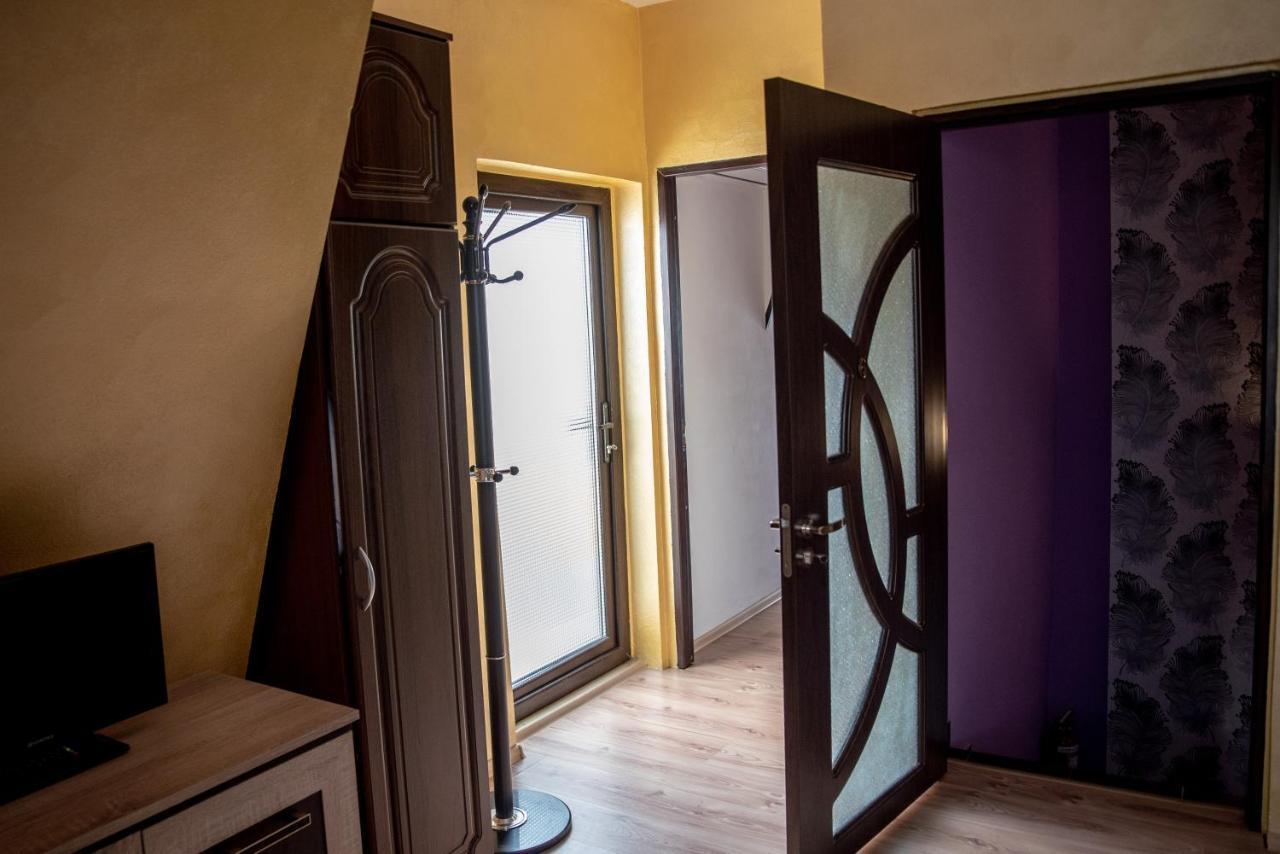 Casa Robi Hotel Pestisani Buitenkant foto