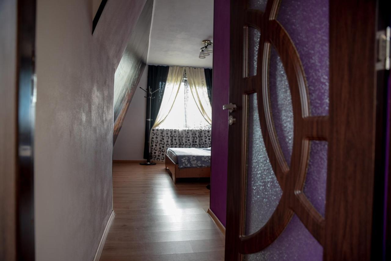 Casa Robi Hotel Pestisani Buitenkant foto