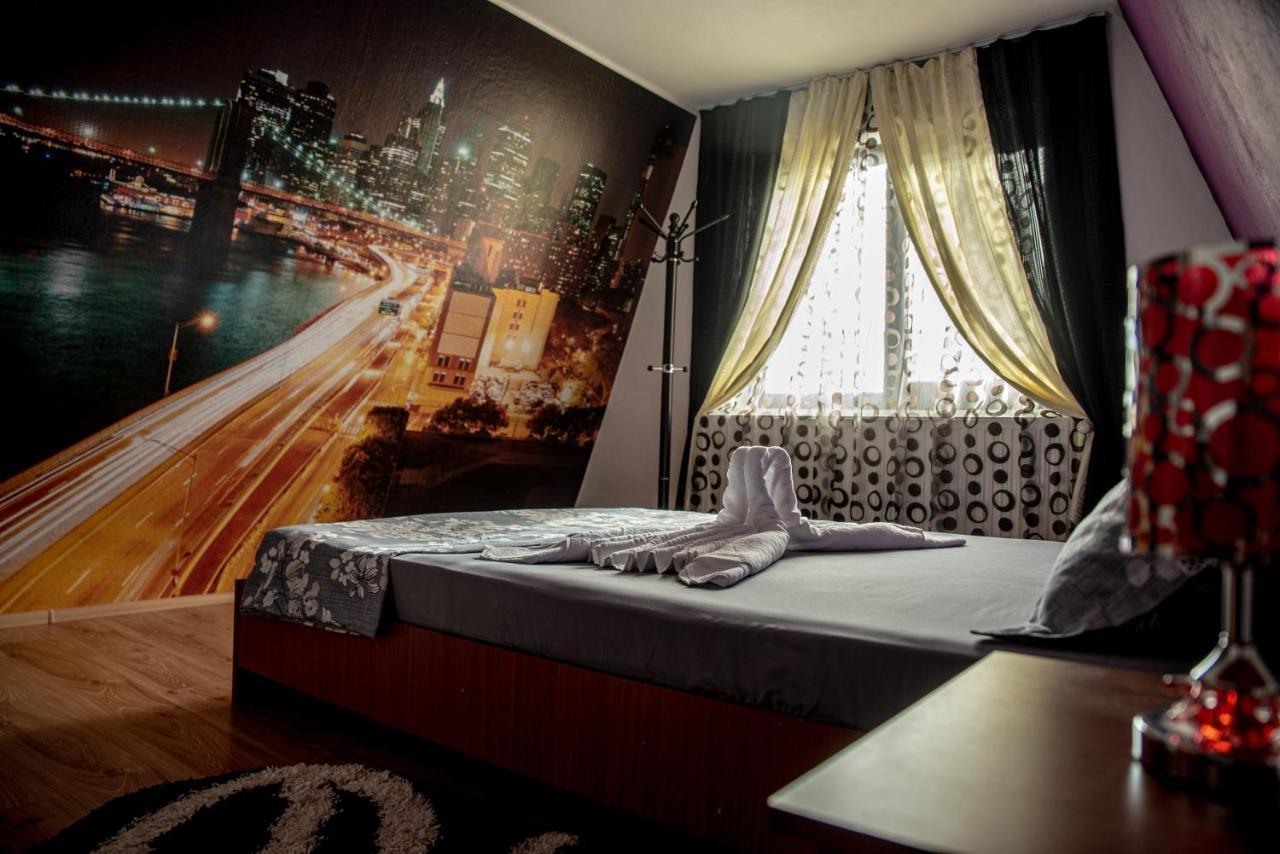 Casa Robi Hotel Pestisani Buitenkant foto