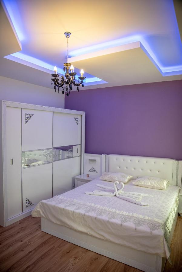 Casa Robi Hotel Pestisani Buitenkant foto